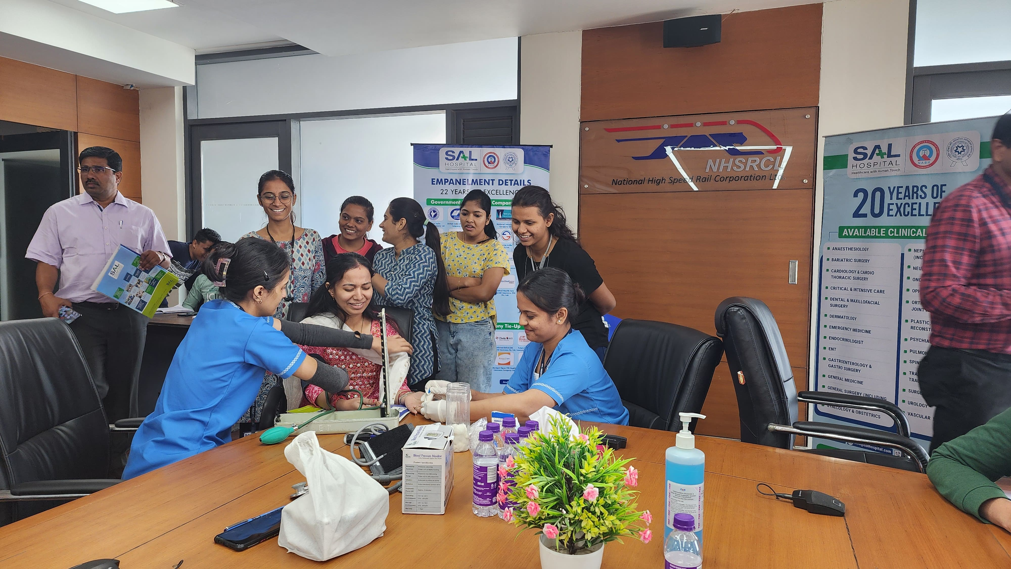 NHSRCL એ અમદાવાદ office_2 ખાતે તેના કર્મચારીઓ માટે મફત આરોગ્ય તપાસ કેમ્પનું આયોજન કર્યું.